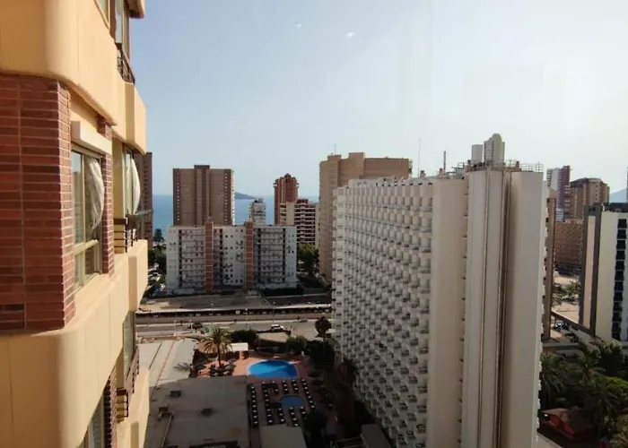 Precioso apartamento con piscina y vistas al mar Mediterráneo.